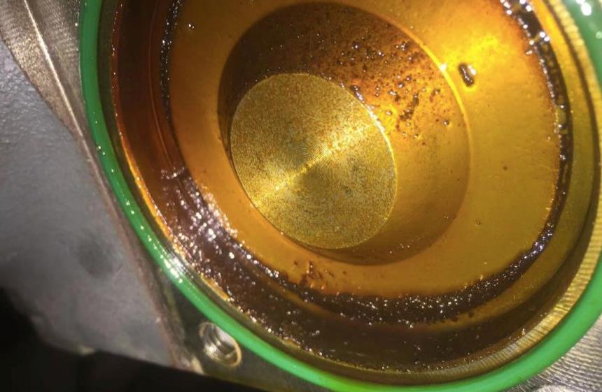 螺杆式空压机结胶与积碳分析
